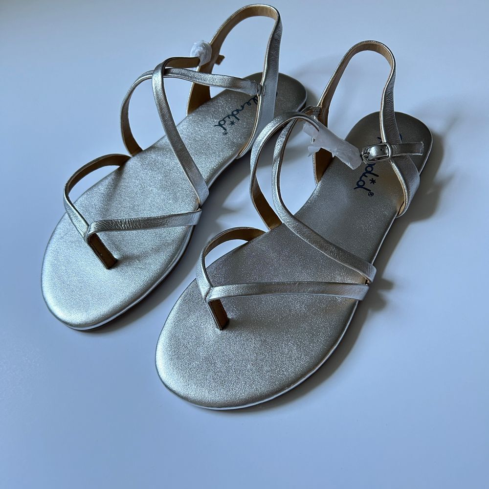 Splendid Silver Brett Thong Criss Cross Buckle Flip Flop Sandal NIB